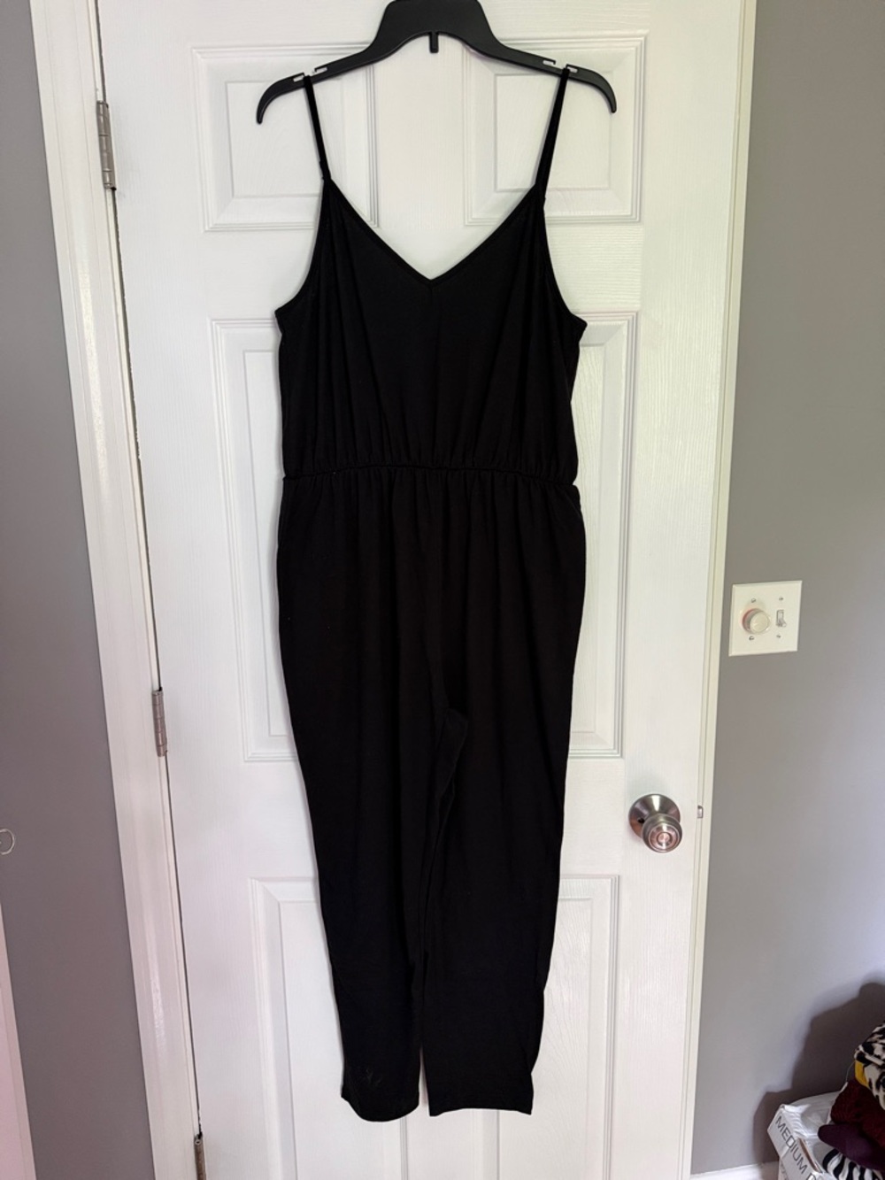 SHEIN Black Sleeveless V-Neck Jumpsuit